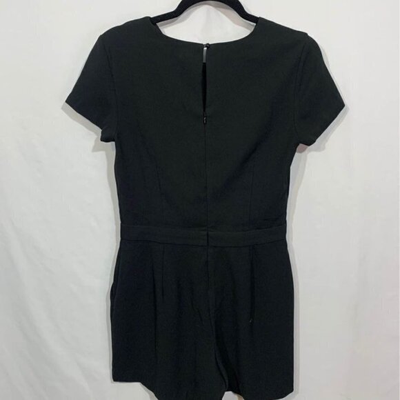 BANANA Republic woman’s one piece romper. New condition. Size 2. Black. Pockets - Picture 5 of 7